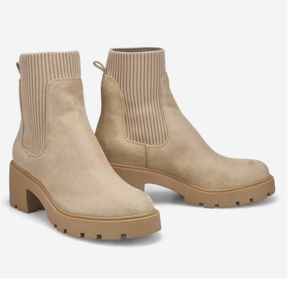 Steve Madden Women’s Halona Chelsea Boot. - Picture 1 of 9